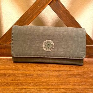 Kipling Wallet (green)
